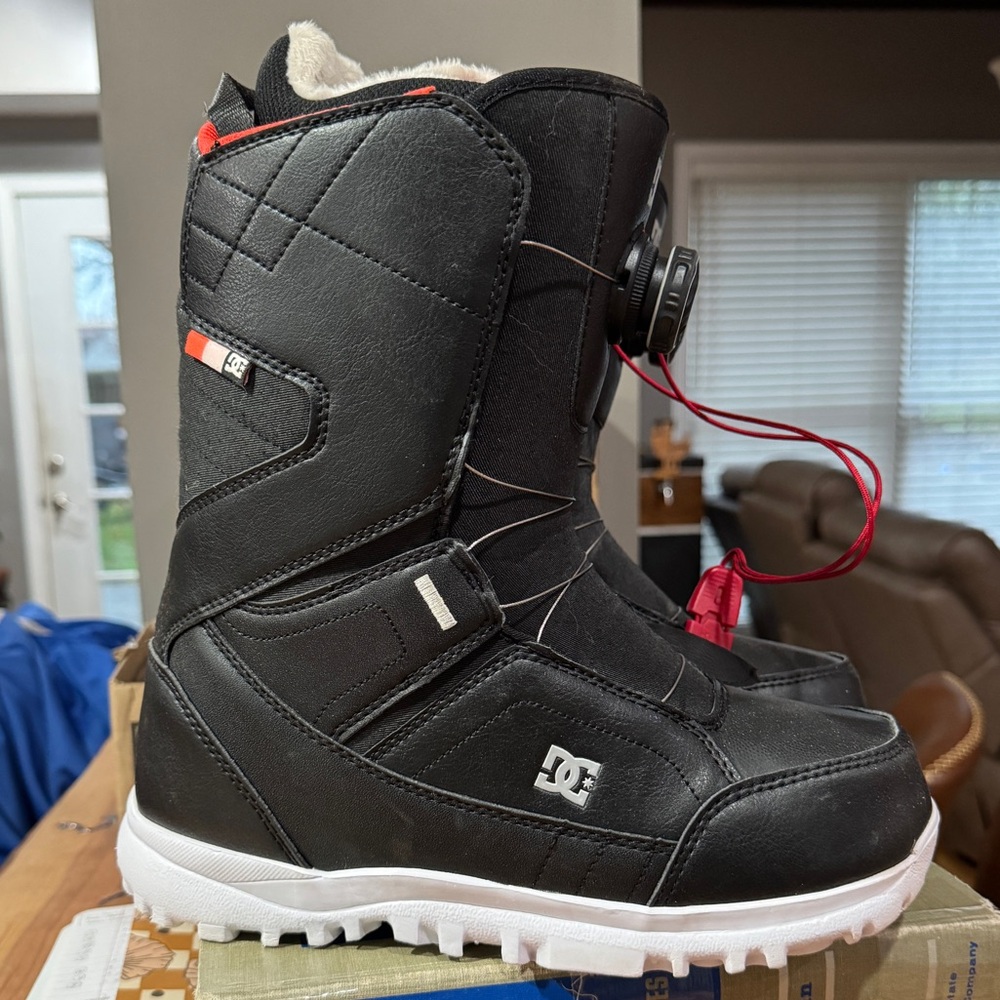 DC BOA Snowboard Boots - Women’s US8